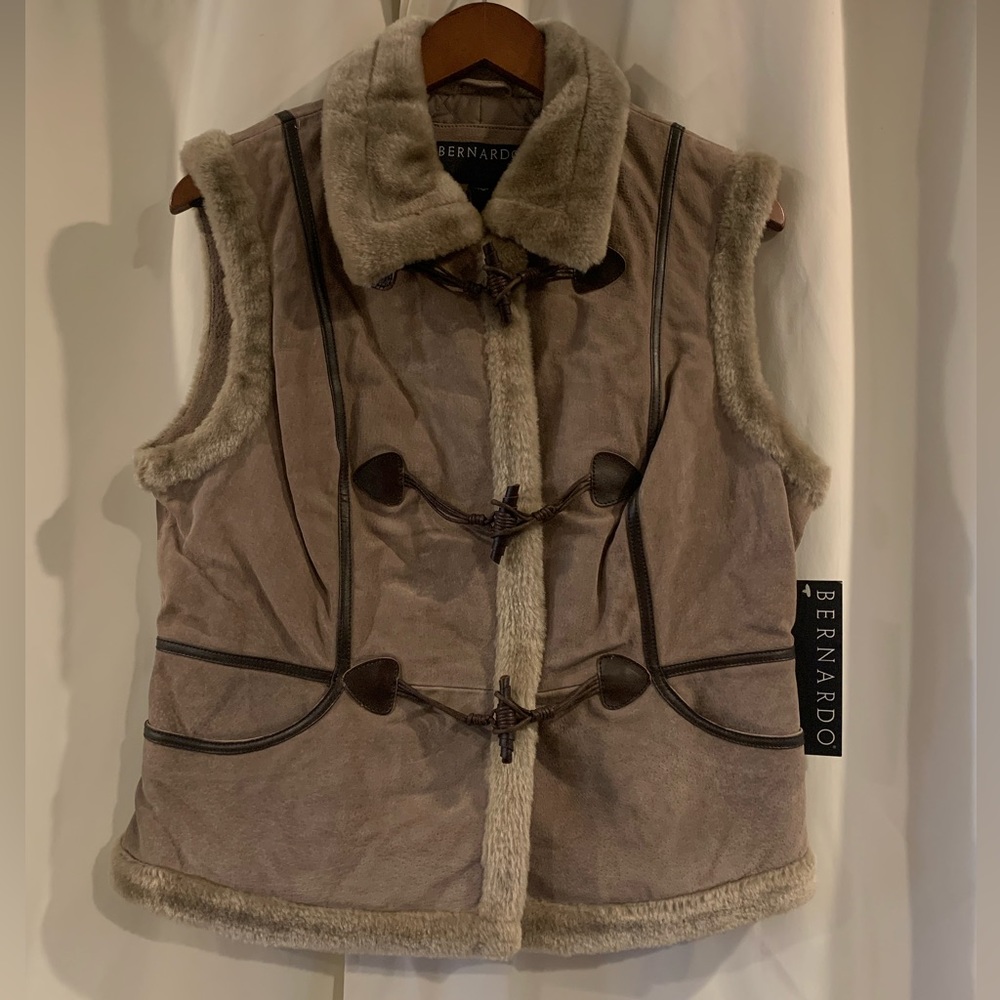 Bernardo Leather Vest Faux Fur‎ Trim Size Medium NWT